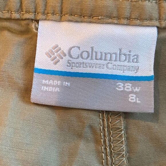 Columbia Khaki Shorts - Picture 4 of 5